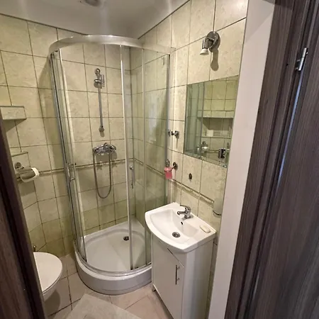 With Shared Bathroom And Kitchen In Center Of Old Town Ostello