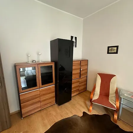 With Shared Bathroom And Kitchen In Center Of Old Town