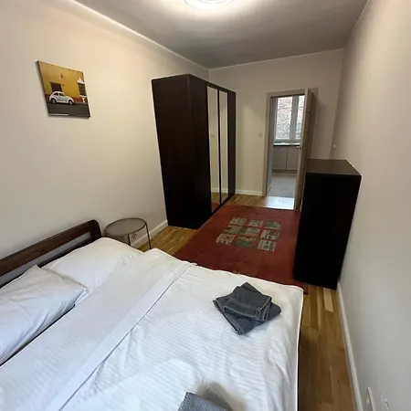 Хостел With Shared Bathroom And Kitchen In Center Of Old Town *